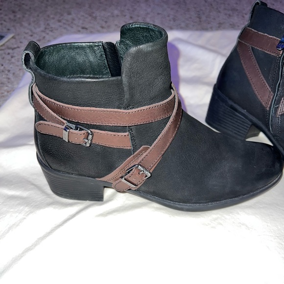 Bussola Black Leather  Ankle Boots - Picture 5 of 11